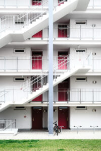 Streetphotography Stuttgart, eine Fassade mit Treppe