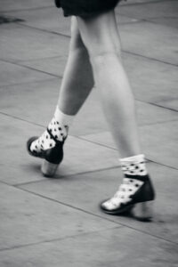 Streetphotography Stuttgart, Frau mit verrückten Socken