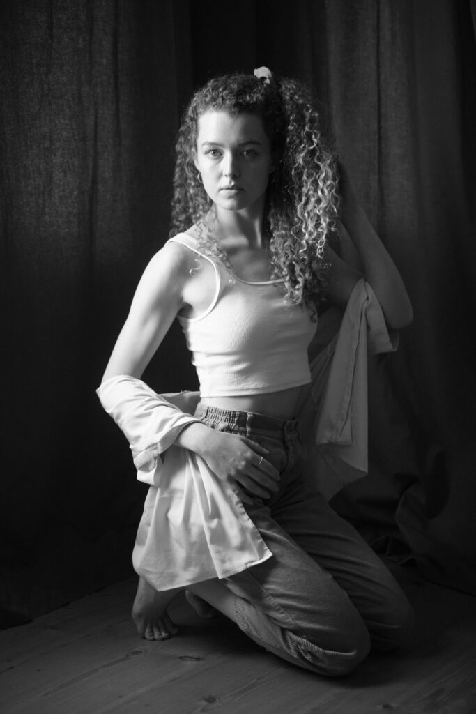 Porträt einer Frau im Fotostudio
