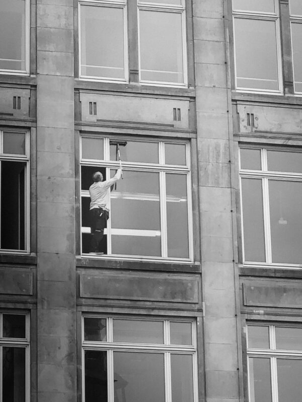 Street Fotografie mit Fensterputzer