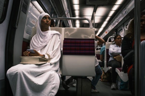 Street Fotografie mit einer Frau in der Metro