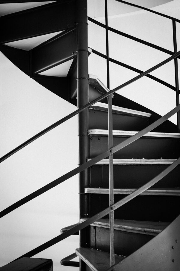 Frontalansicht der Wendeltreppe im Haus auf der Alb